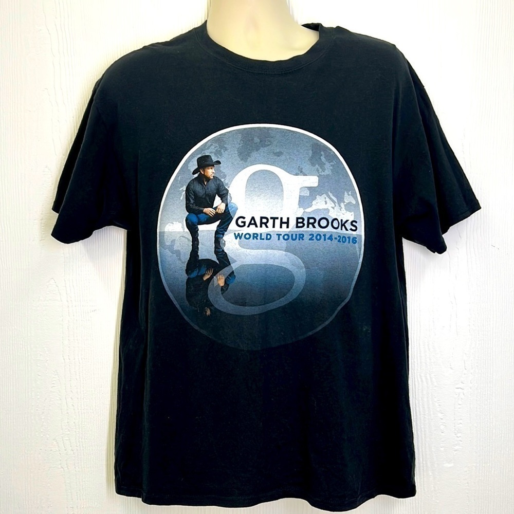 Hanes - Garth Brooks World Tour 2014 - 2016 Graphic Short Sleeve T Shirt Size L